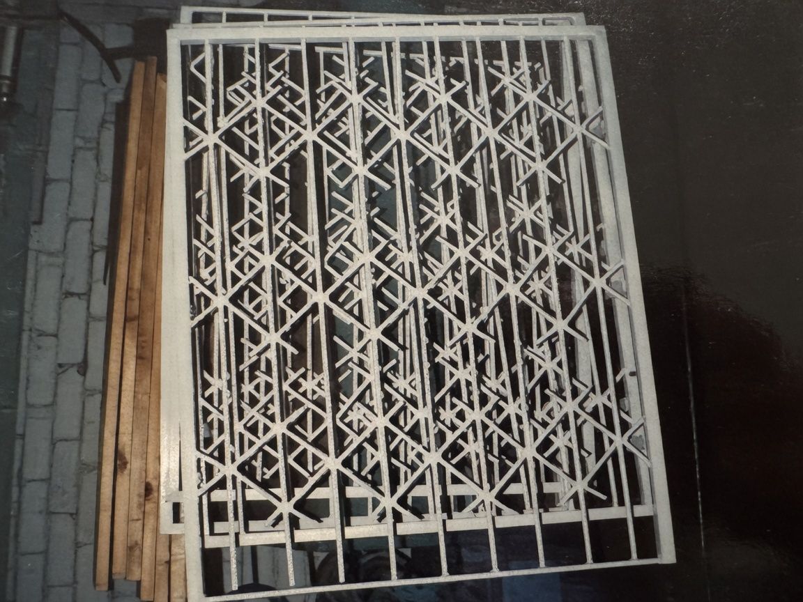 Metal grating