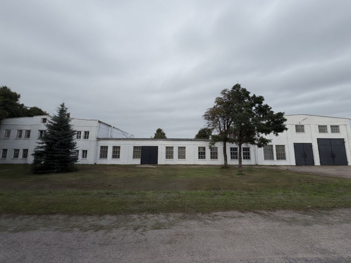 Hall, wing