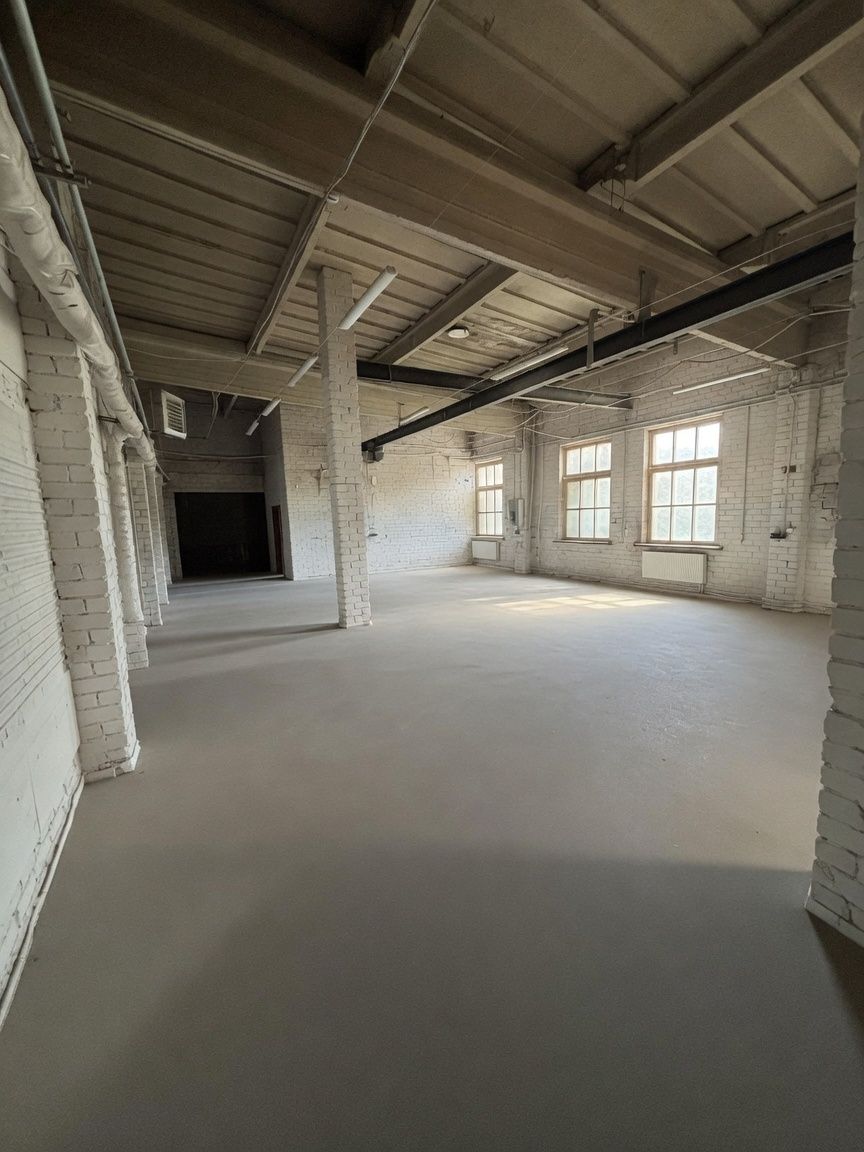Middle hall