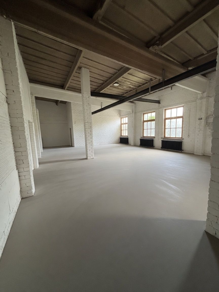 Middle hall
