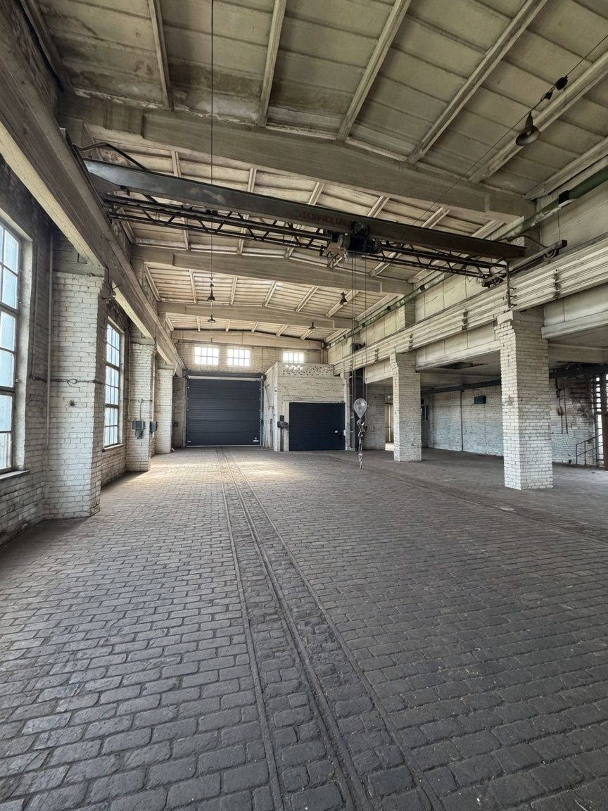 Hall with crane